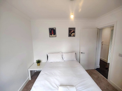 Brick Lane/Liverpool st Corner Retreat