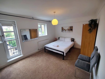 Brick Lane/Liverpool st Corner Retreat