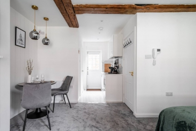 Studio Flat @Liverpool St Private Kitchen Bathroom