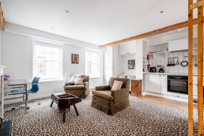 Historic Liverpool Street One‑Bed Apartment