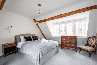 Historic Liverpool Street One‑Bed Apartment