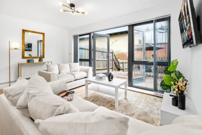 City Centre Townhouse - Garage - Parking
