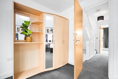 City Centre Townhouse - Garage - Parking