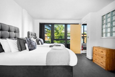 City Centre Townhouse - Garage - Parking