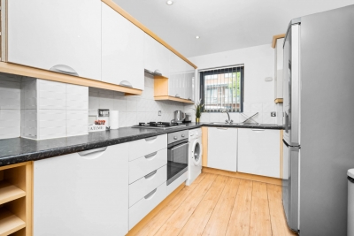 City Centre Townhouse - Garage - Parking