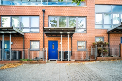 City Centre Townhouse - Garage - Parking