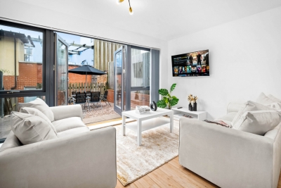 City Centre Townhouse - Garage - Parking