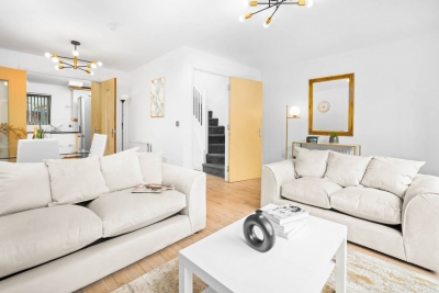 City Centre Townhouse - Garage - Parking