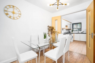 City Centre Townhouse - Garage - Parking