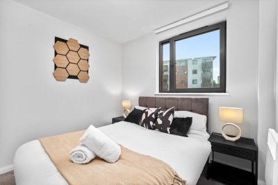 Spacious City Centre Apartment -  Balcony -  Smart TV