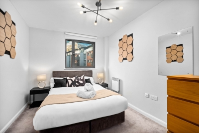Spacious City Centre Apartment -  Balcony -  Smart TV