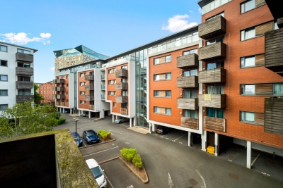 Spacious City Centre Apartment -  Balcony -  Smart TV