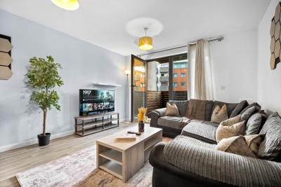 Spacious City Centre Apartment -  Balcony -  Smart TV