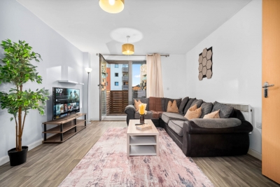 Spacious City Centre Apartment -  Balcony -  Smart TV