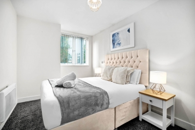 Spacious Central Apartment  - Secure Parking - Near Broad Street
