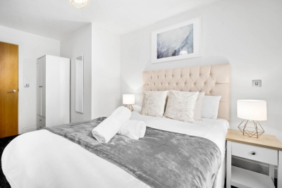 Spacious Central Apartment  - Secure Parking - Near Broad Street
