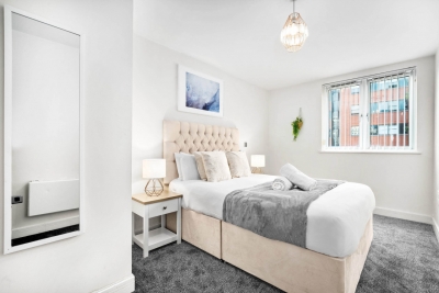 Spacious Central Apartment  - Secure Parking - Near Broad Street