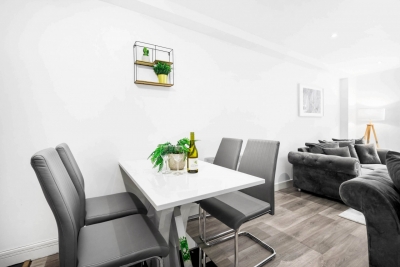 Spacious Central Apartment  - Secure Parking - Near Broad Street