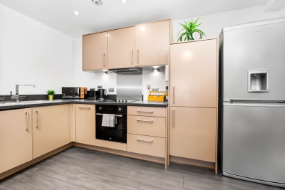 Spacious Central Apartment  - Secure Parking - Near Broad Street
