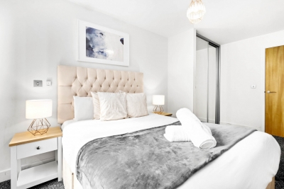 Spacious Central Apartment  - Secure Parking - Near Broad Street