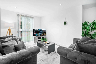 Spacious Central Apartment  - Secure Parking - Near Broad Street