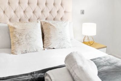 Spacious Central Apartment  - Secure Parking - Near Broad Street