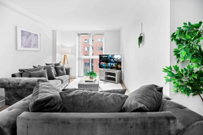 Spacious Central Apartment  - Secure Parking - Near Broad Street