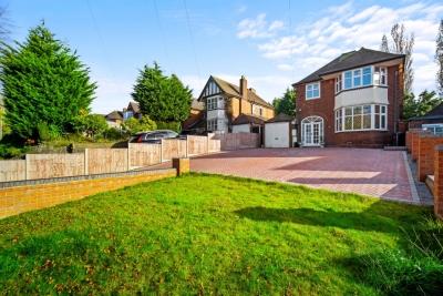 Spacious Five Bed House -  Near Airport - Parking