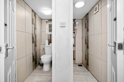 Spacious Five Bed House -  Near Airport - Parking