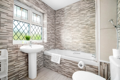 Spacious Five Bed House -  Near Airport - Parking