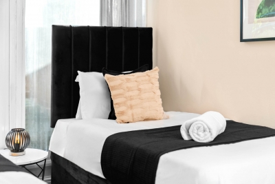 Spacious Five Bed House -  Near Airport - Parking