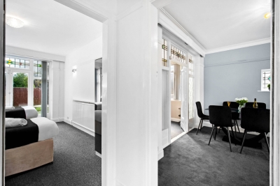 Spacious Five Bed House -  Near Airport - Parking