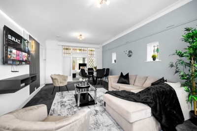 Spacious Five Bed House -  Near Airport - Parking