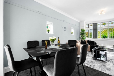Spacious Five Bed House -  Near Airport - Parking