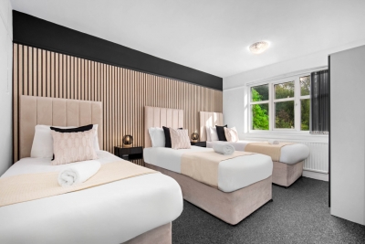 Spacious Five Bed House -  Near Airport - Parking