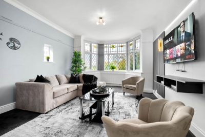 Spacious Five Bed House -  Near Airport - Parking