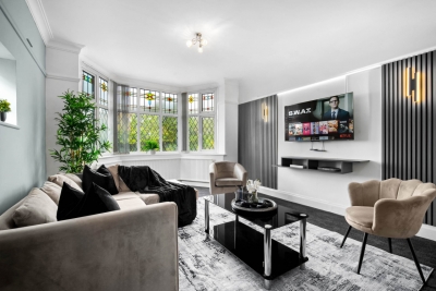Spacious Five Bed House -  Near Airport - Parking