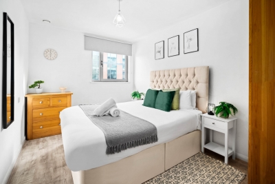 Modern City Centre Apartment - Balcony - Smart TV
