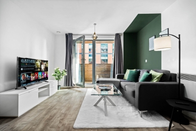 Modern City Centre Apartment - Balcony - Smart TV