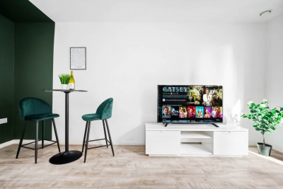 Modern City Centre Apartment - Balcony - Smart TV