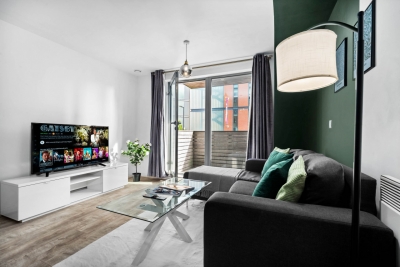 Modern City Centre Apartment - Balcony - Smart TV