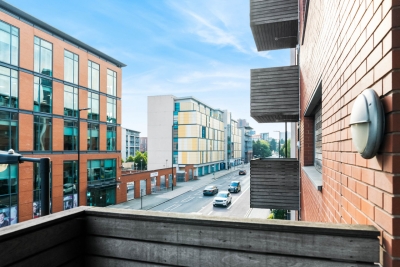 Modern City Centre Apartment - Balcony - Smart TV