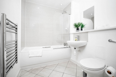 Modern City Centre Apartment - Balcony - Smart TV