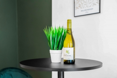 Modern City Centre Apartment - Balcony - Smart TV