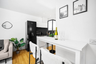 Business District Apartment - Twin Beds - Smart TV