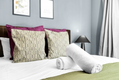 City Centre Apartment - China Town - Secure Parking - Balcony