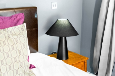 City Centre Apartment - China Town - Secure Parking - Balcony