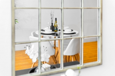 City Centre Apartment - China Town - Secure Parking - Balcony