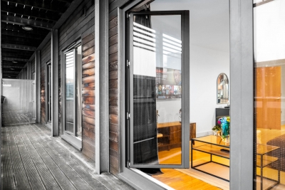 City Centre Apartment - China Town - Secure Parking - Balcony