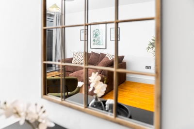 City Centre Apartment - China Town - Secure Parking - Balcony